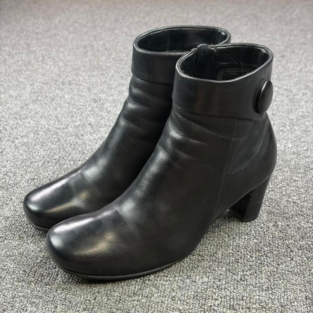 Women's Ecco Black Leather Side Zip Short Campus Heel Boots Women's size 38